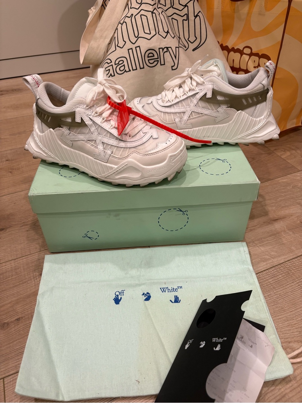 Off-White White & Olive Green Chunky Runner Sneaker